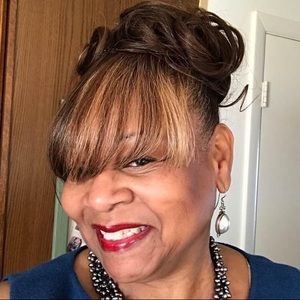 Meet your Posher, Deweyetta